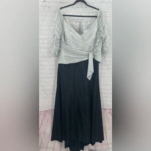 Daymor Couture Padded Sz 18 Sparkly Silver Black Full Length Short Sleeve Dress
